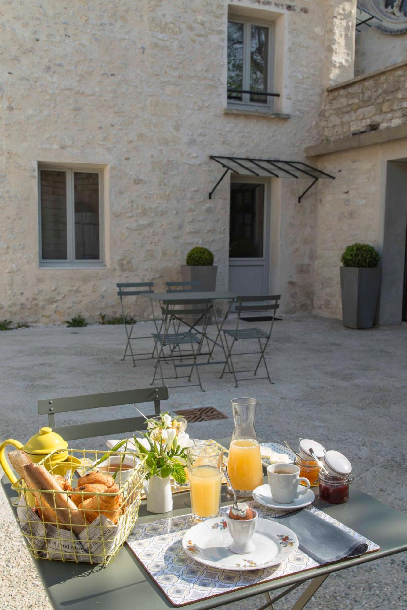 Le Presbytere De Thiverval Εξωτερικό φωτογραφία
